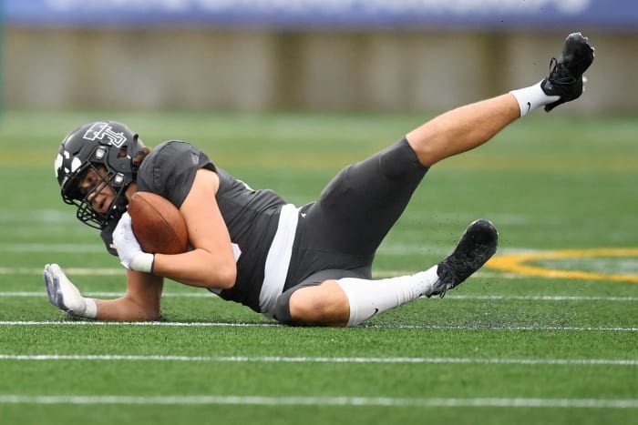 Tualatin.Central-Catholic.6A-football-final.Leon-Neuschwander.10